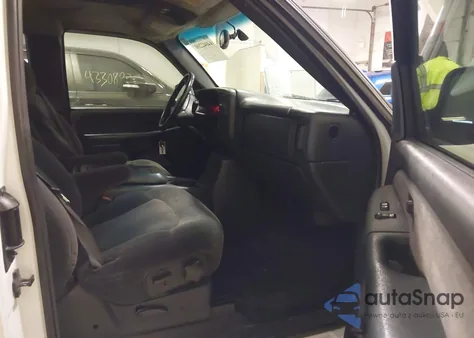 2002 Chevrolet Silverado 1500 Ls из США, поврежденный, VIN 2GCEC19T121411334